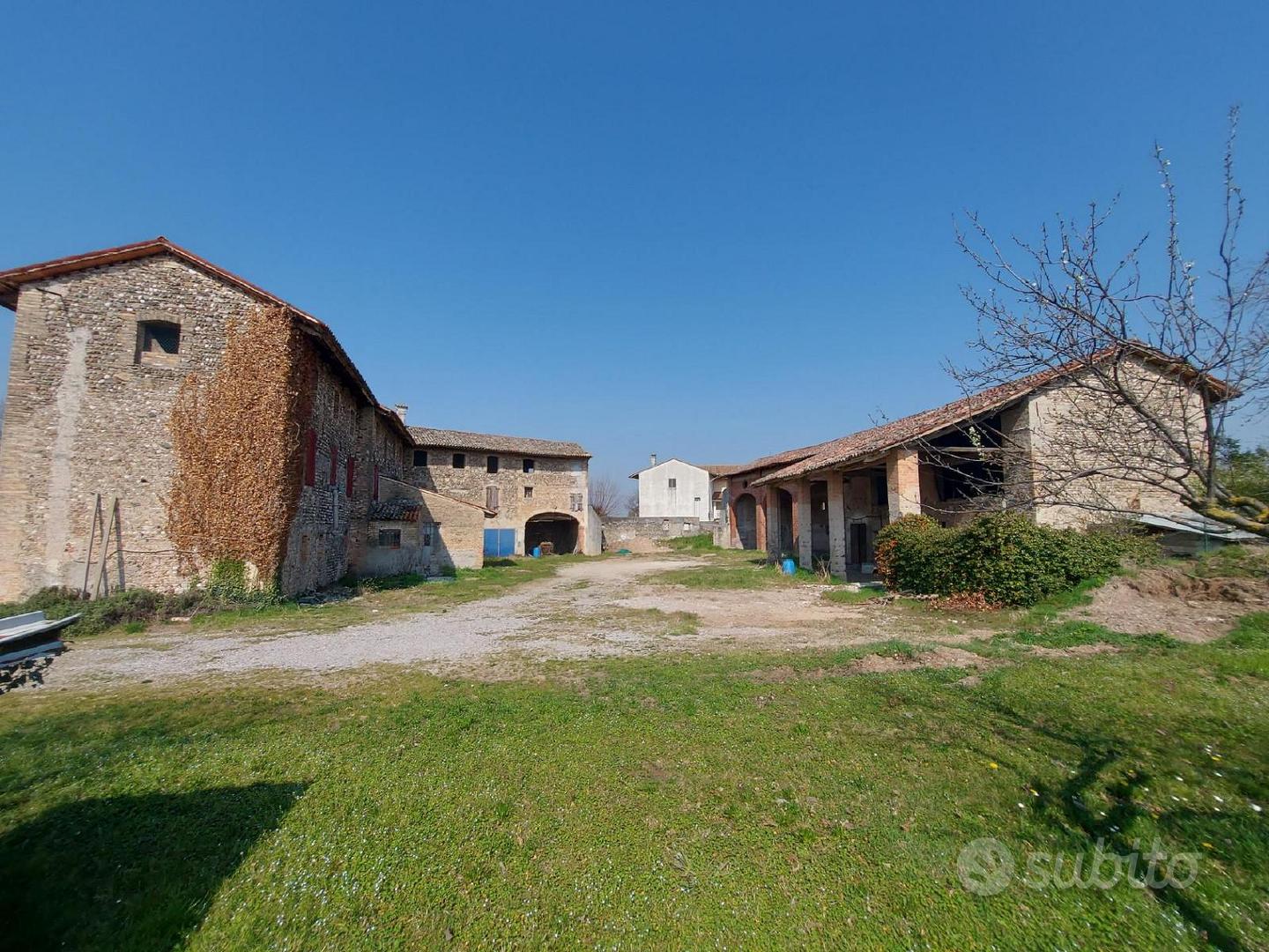 AMPIO RUSTICO CON TERRENO DI 3.000 MQ - View 3