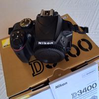 Reflex Nikon D3400 con obiettivo Nikkor AF 18-105