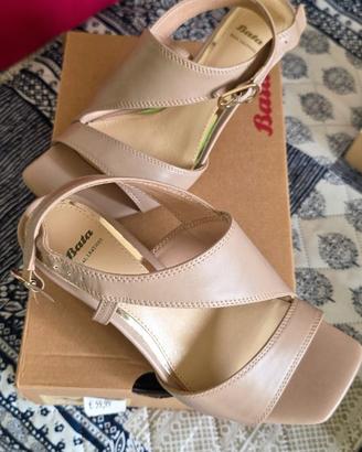 SANDATI TACCO DI colore beige marca BATA mia usati