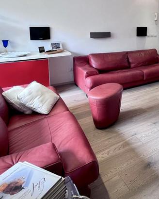 2 Divani in pelle + 2 pouf top di gamma