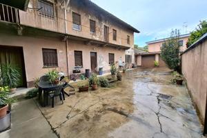 CASA DI CORTE A INVERUNO