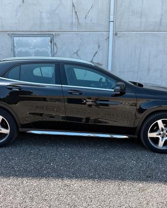 Mercedes GLA 200 d Automatic 4MATIC Premium — AMG 