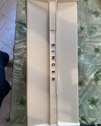 Macchina da cucire Singer 258 con valigetta