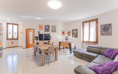 3 LOCALI CON DOPPI SERVIZI e POSTO AUTO