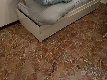 Letto con secondo letto e materassi
