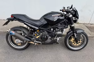 Ducati Monster da vetrina