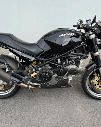 Ducati Monster da vetrina