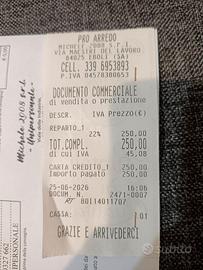 Divano 3 posti nuovo,