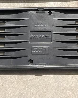 Porta targa anteriore.