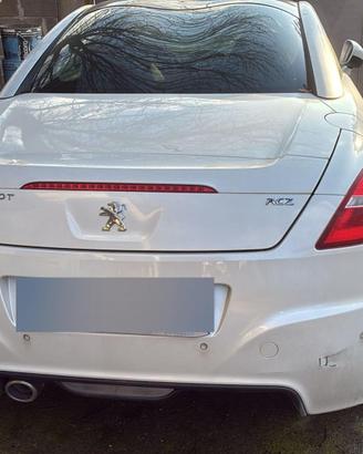 autovettura Peugeot RCZ incidentata