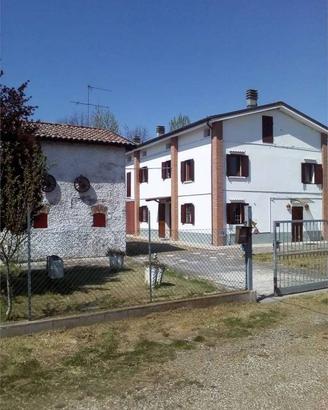 Rustico / Casale di 230 m² con più di 5 locali e b