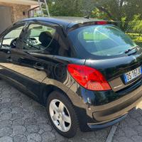 Peugeot 207 1.4 benzina km 105.000 anno 2009