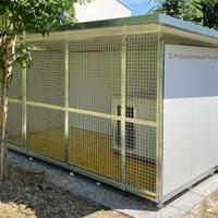 Box per cani con basamento rialzato