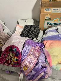 Scatola vestiti bimba 4/5 anni