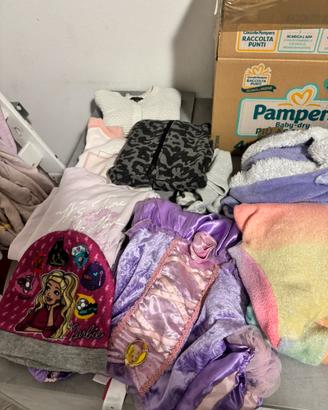 Scatola vestiti bimba 4/5 anni