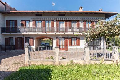 CASA SEMINDIPENDENTE A CIRIÈ