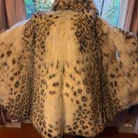 pelliccia in leopardo delle nevi