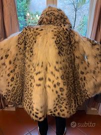 pelliccia in leopardo delle nevi