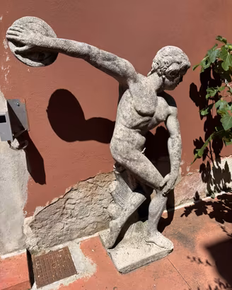 Statua in sasso