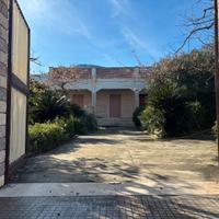 Villa con ampio giardino e dependance autonoma