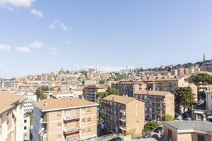 Ampio appartamento su ultimo piano in zona pallott