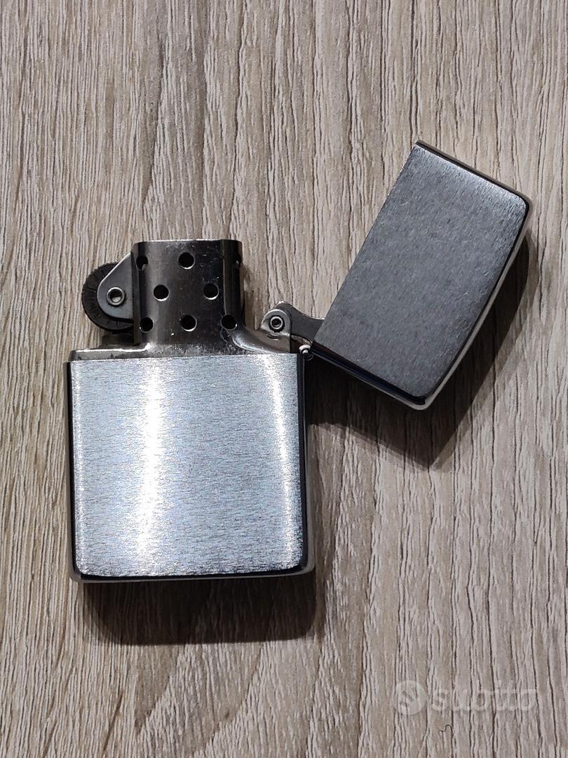 Zippo vintage No Brand + Ricambi Omaggio - Collezionismo In vendita a  Bologna