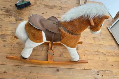 Cavalluccio a dondolo