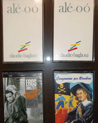 4 musicassette vintage con valigetta in plastica