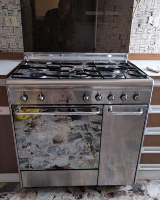 Cucina libera Smeg acciaio inox 5 fuochi forno