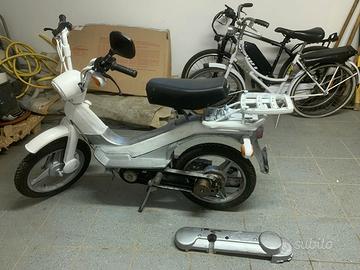 piaggio scooter