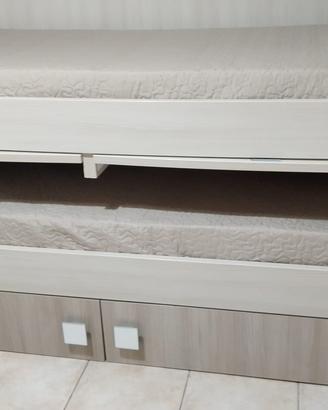 Letto a castello con scruvabie estraibili