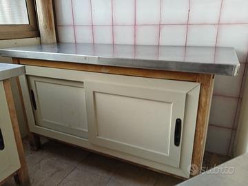 banconi con ripiano in acciaio inox