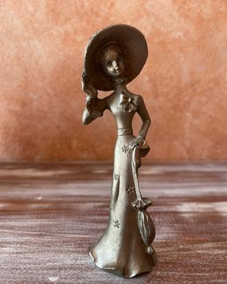 Statuina in peltro cesellato a mano