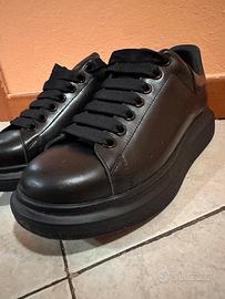 Alexander McQueen nere in pelle – modello oversize