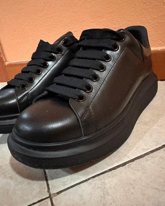 Alexander McQueen nere in pelle – modello oversize