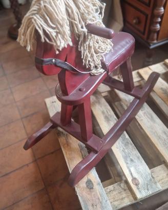 Cavallino a dondolo