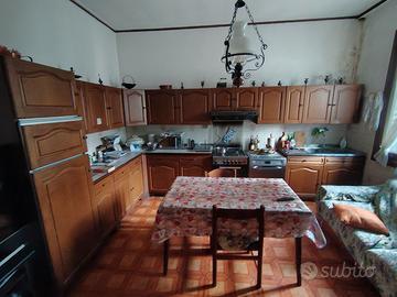 cucina angolare in legno