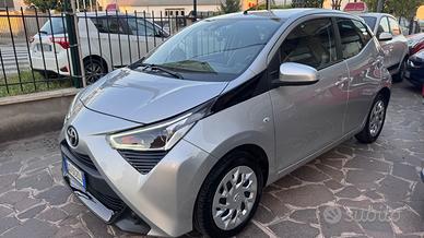 Toyota Aygo Connect 1.0 VVT-i 72 CV 5 porte x-cool