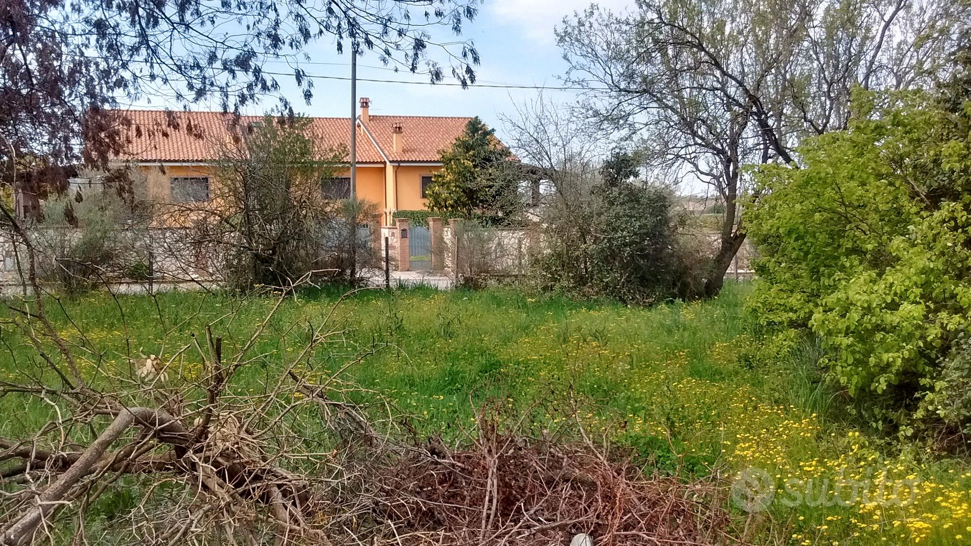 Lotto attaccato a Roma di mq.40.16 in consorzio - Vista 2