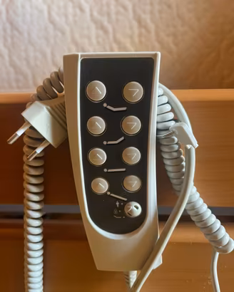 Letto ospedaliero elettrico