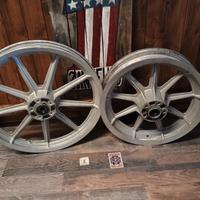Cerchi in lega Harley-Davidson 9 razze grigi