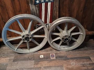 Cerchi in lega Harley-Davidson 9 razze grigi