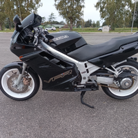 Honda VFR 750 F RC36