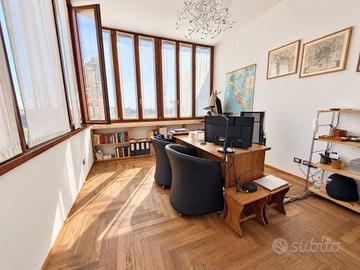 Immobile di 200 m² con più di 5 locali a Milano
