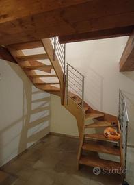 Scala in legno e acciaio 