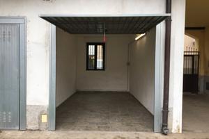 Ampio box auto vicino alla stazione di Legnano