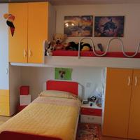 Cameretta a ponte con 2 letti e 3 armadi