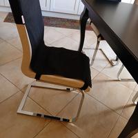 Tavolo da cucina e quattro sedie