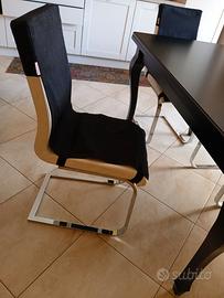 Tavolo da cucina e quattro sedie