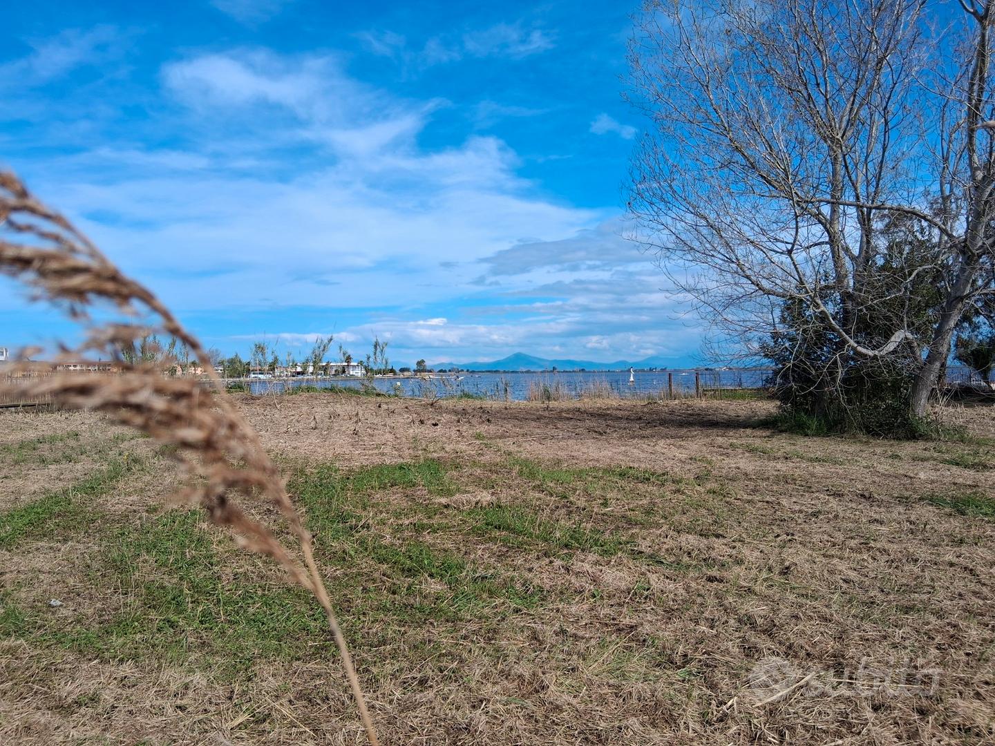 Terreno adiacente al Lago Patria - Vista 2